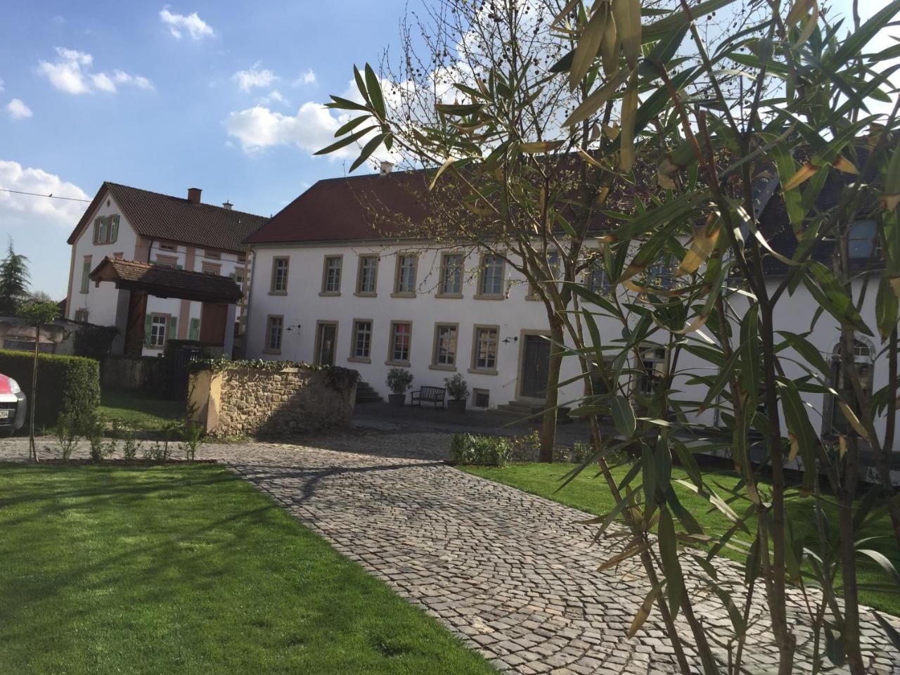 Klosterhof Weingut Boudierkoeller Stetten  Buitenkant foto